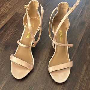 Tan Heels with Minimalist Design and Delicate Straps